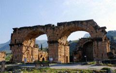 パウロの道を行く（１）トルコ　ヒエラポリス・ローマ時代の城門