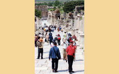 パウロの道を行く（１）トルコ　古代エフェソの大遺跡・メインストリート